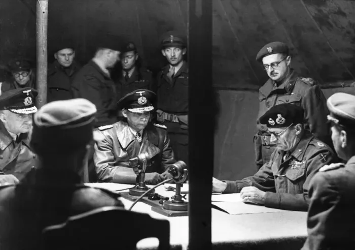 Framed Print : Field Marshal Montgomery (sitting right) reads over the surrender pact at his HQ at 21st Framed Print : Field Marshal Montgomery (sitting right) reads over the surrender pact at his HQ at 21st