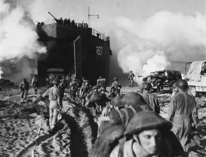Framed Print : Fifth Army lands in Salerno Bay during Second World War. 23rd September 1943 Framed Print : Fifth Army lands in Salerno Bay during Second World War. 23rd September 1943