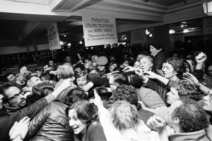 Framed Print : Fighting crowds at Harrods today. Shortly after 9am an estimated 400 people fought in Framed Print : Fighting crowds at Harrods today. Shortly after 9am an estimated 400 people fought in