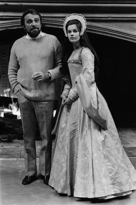 Framed Print : Film Anne of a Thousand Days 1969 Actors Richard Burton and Genevieve Bujold