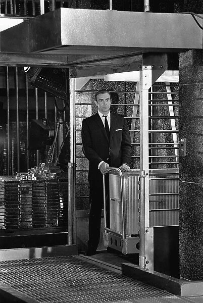 Film Goldfinger 1964 Sean Connery as James Bond 007 hand cuffed to a nuclear bomb in
