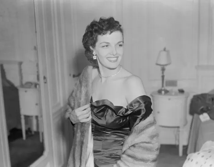 Framed Print : Film Star Jane Russell arrives in England October 1949 020234 / 2 Framed Print : Film Star Jane Russell arrives in England October 1949 020234 / 2