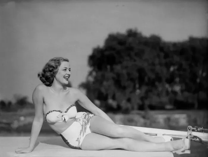 Framed Print : Film Star Pamela Deeming on the river Thames at Twickenham. 1949
