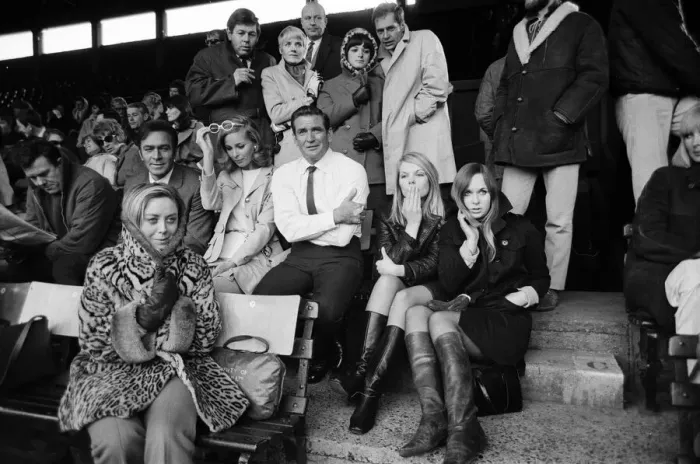 Framed Print : Film stars Rod Taylor, Christopher Plummer and Camilla Sparv together with 175 extras