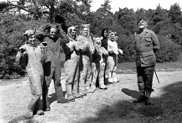 Framed Print : The filming of It Ain t Half Hot Mum, at Hawley Lake, Farnborough