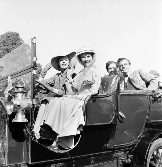 Framed Print : Filming of Genevieve L - R Kay Kendall - Dinah Sheridan