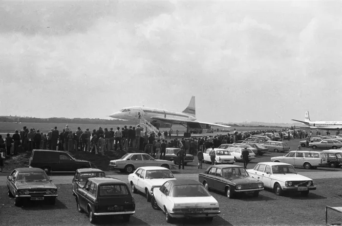 Framed Print : On a fine August day in 1977, Concorde 101 touches down at her final home at Duxford