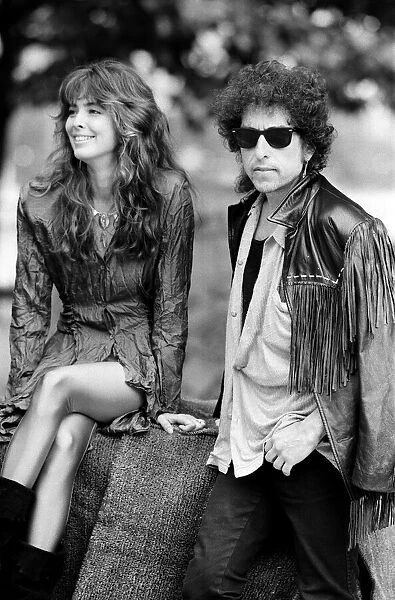 Fiona Flanagan and Bob Dylan attend a photocall for their film 'Hearts of Fire'