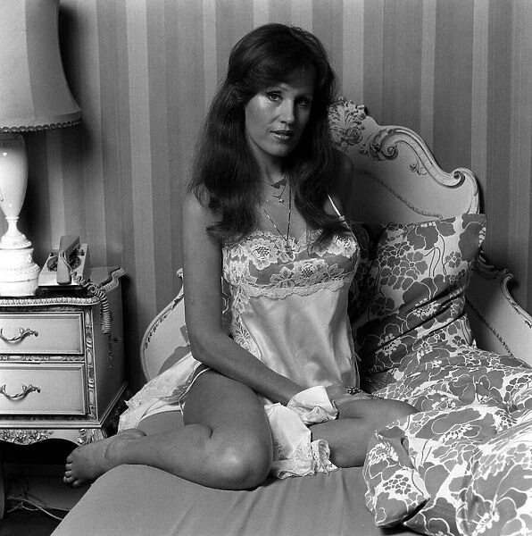 Fiona Richmond January 1976 Actress Glamour Model Pictured at home in her