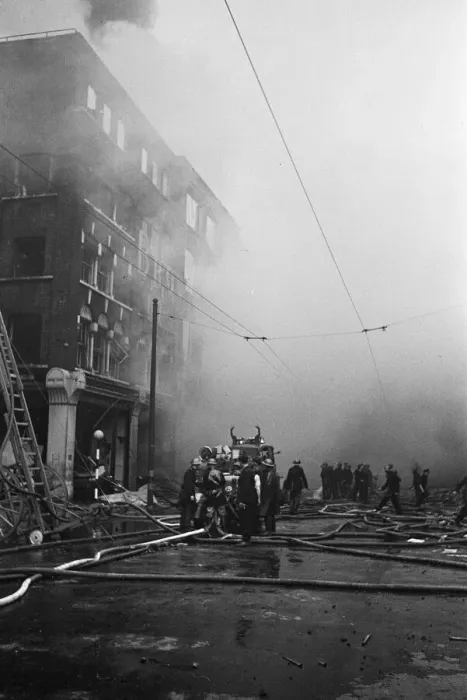 Framed Print : Fire fighters and emergency workers fight a fire at Brown Brothers, Great Eastern Street Framed Print : Fire fighters and emergency workers fight a fire at Brown Brothers, Great Eastern Street