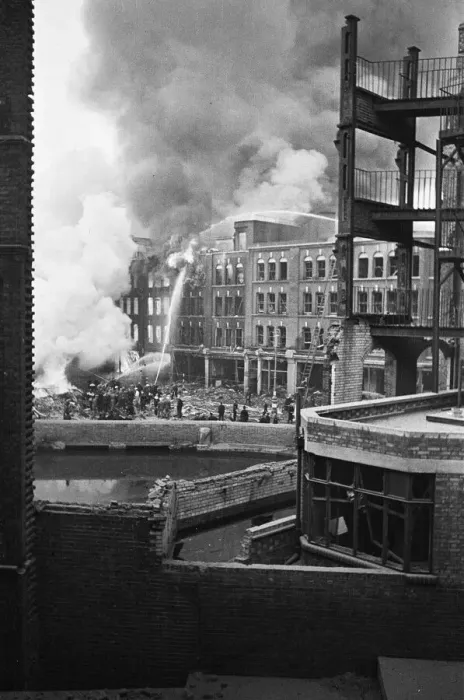 Framed Print : Fire fighters and emergency workers fight a fire at Brown Brothers, Great Eastern Street Framed Print : Fire fighters and emergency workers fight a fire at Brown Brothers, Great Eastern Street