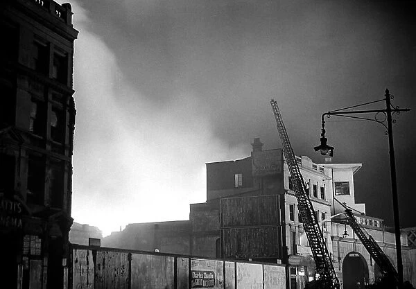 Fire of H. E. Blitz on the city of London on the night of the 29th December 1940. 14