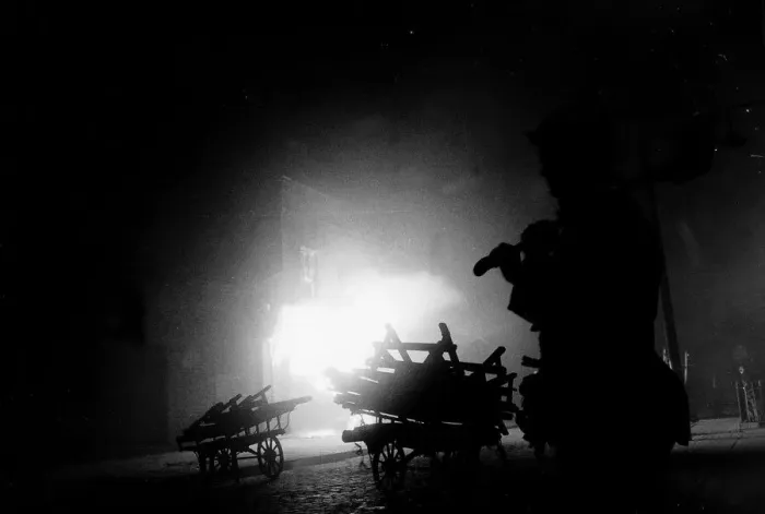 Framed Print : Fireman in Blitz on London