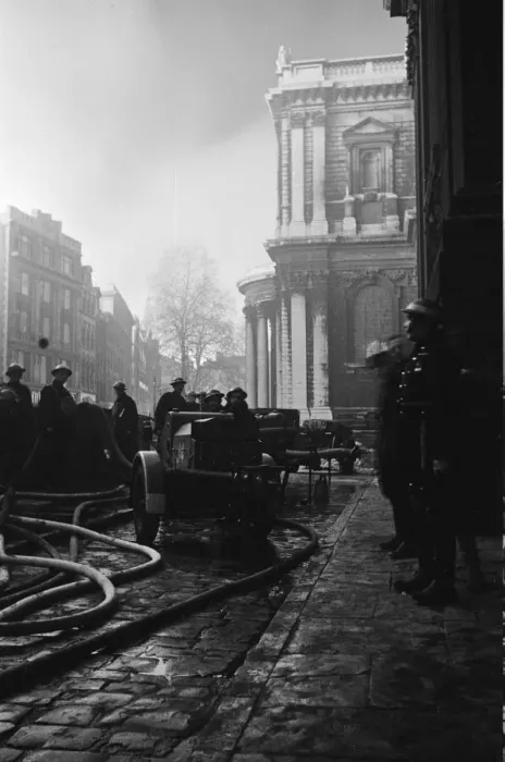 Framed Print : Firemen tackling fires in St Pauls Churchyard to stop the blaze reaching Framed Print : Firemen tackling fires in St Pauls Churchyard to stop the blaze reaching