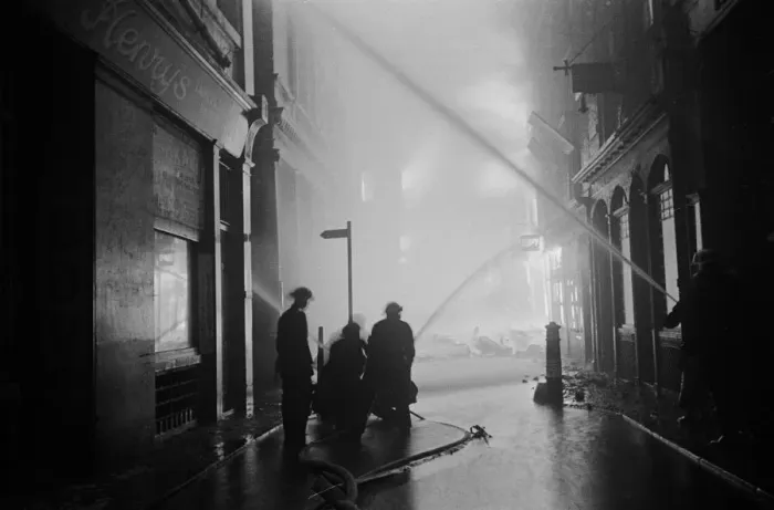Framed Print : Firemen tackling fires in the streets close to St Paul