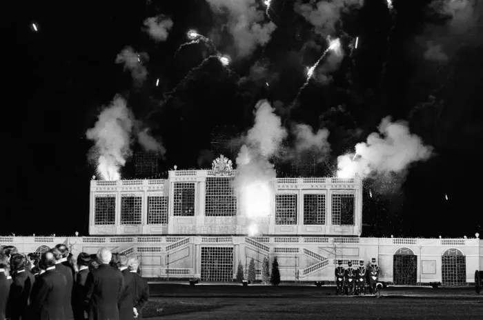 Framed Print : The firework show watched by half a million people in Londons Hyde Park