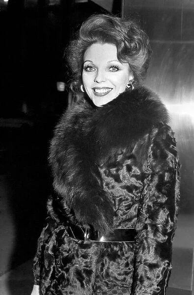 First Night of The Deja Revue. A Revue of Revues. Joan Collins. December 1974-74-7677-003