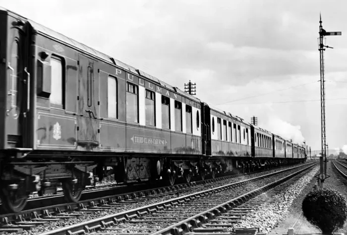 Framed Print : The first post war Pullman Train as she passed through Low Fell en route for Kings Cross Framed Print : The first post war Pullman Train as she passed through Low Fell en route for Kings Cross