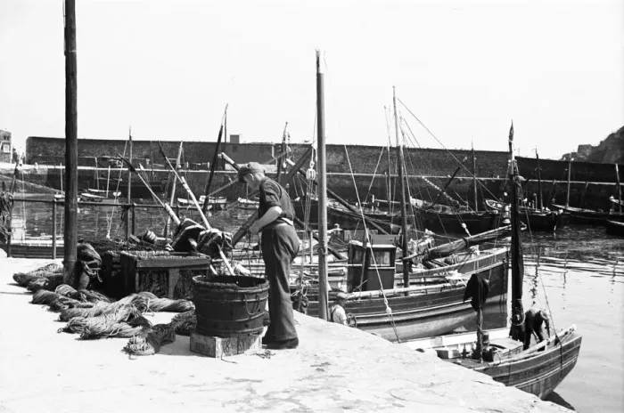 Framed Print : Fishermen prepare their nets on the East Wharf, Mevagissey July 1939