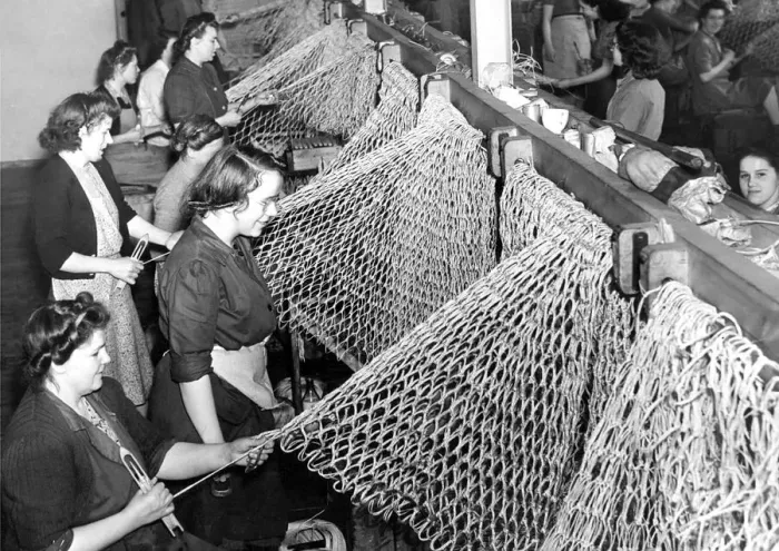 Framed Print : Fishermens nets being knitted on North Shields Quayside in 1949