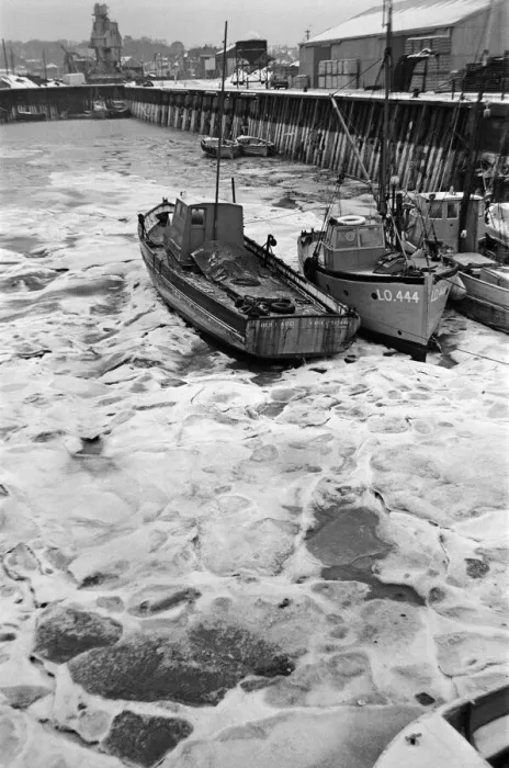 Framed Print : Fishing boats frozen in Whitstable Harbour, Kent. 20th January 1966 Framed Print : Fishing boats frozen in Whitstable Harbour, Kent. 20th January 1966