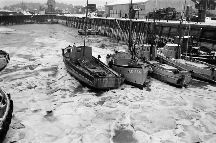 Framed Print : Fishing boats frozen in Whitstable Harbour, Kent. 20th January 1966 Framed Print : Fishing boats frozen in Whitstable Harbour, Kent. 20th January 1966