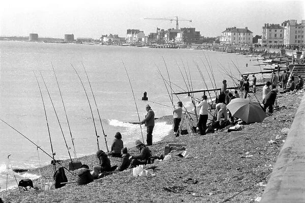Fishing  /  Fisherman  /  Fishermen Sport  /  Outdoor: 2000 anglers fish from Folkestone Beaches