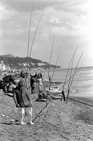Fishing  /  Fisherman  /  Fishermen Sport  /  Outdoor: 2000 anglers fish from Folkestone Beaches