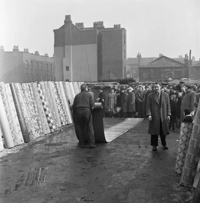 Framed Print : The flea market at Club Row, Bethnal Green, E2 London 1st March 1955 Linoleum salesmen Framed Print : The flea market at Club Row, Bethnal Green, E2 London 1st March 1955 Linoleum salesmen