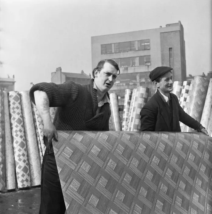 Framed Print : The flea market at Club Row, Bethnal Green, E2 London 1st March 1955 Linoleum salesmen Framed Print : The flea market at Club Row, Bethnal Green, E2 London 1st March 1955 Linoleum salesmen