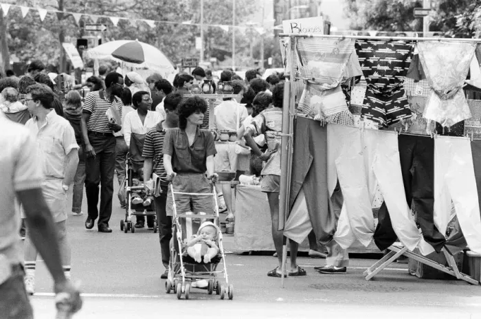 Framed Print : Flea Market, New York, USA, June 1984 Framed Print : Flea Market, New York, USA, June 1984