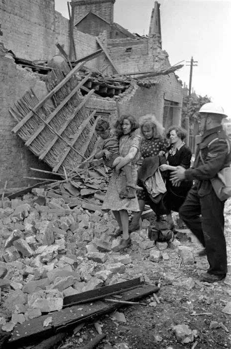 Framed Print : Flying bomb damage to Mr and Mrs. Taylors House in College Road Bromley Kent