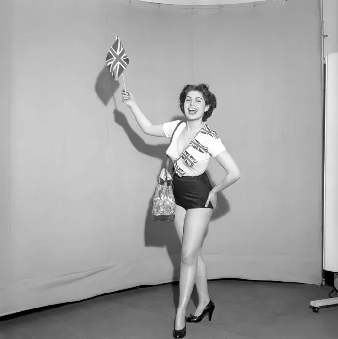 Framed Print : Flying the flag: Woman dress in union jack flags. 1959 E65-002 Framed Print : Flying the flag: Woman dress in union jack flags. 1959 E65-002