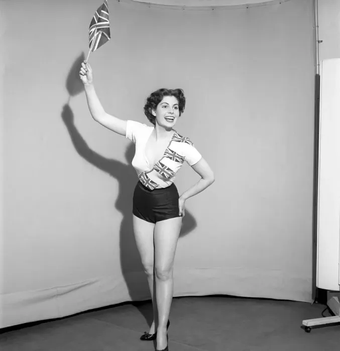 Framed Print : Flying the flag: Woman dress in union jack flags. 1959 E65-001 Framed Print : Flying the flag: Woman dress in union jack flags. 1959 E65-001