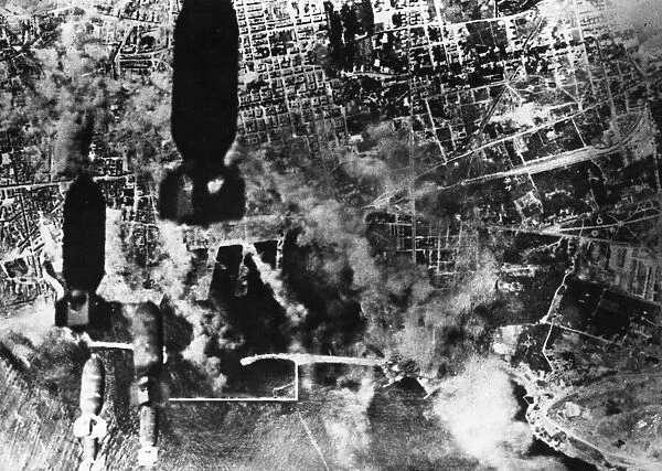 Flying Fortresses attack Palermo during the Second World War
