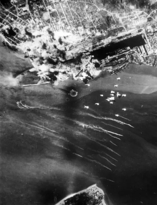 Framed Print : Flying Fortresses attack a submarine base at Saint-Nazaire. 28th June 1943