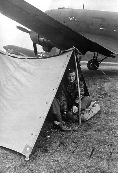 Flying nurses of the USaF Ninth Troop Carrier Command, tpitch their tents under the wing