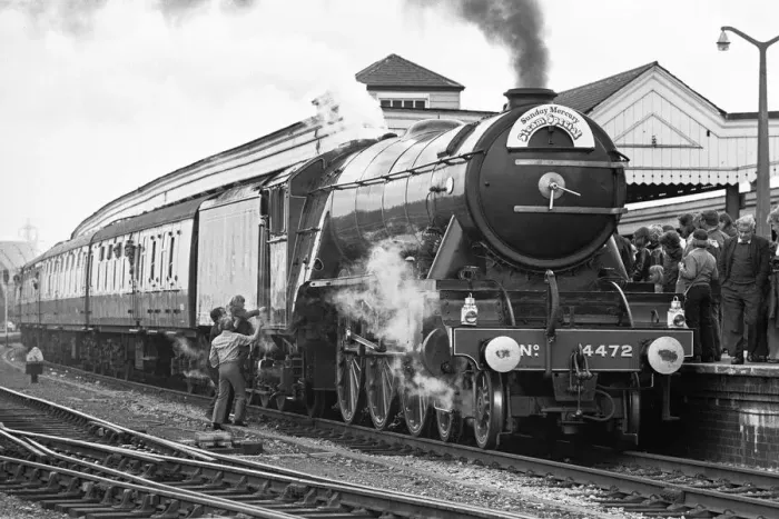 Framed Print : The Flying Scotsman arriving at Didcot, Oxfordshire, 15th June 1974 Gentle giant