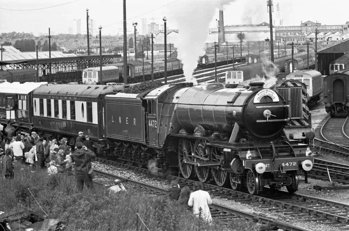 Framed Print : The Flying Scotsman leaves its Tyseley depot, Birmingham, West Midlands Framed Print : The Flying Scotsman leaves its Tyseley depot, Birmingham, West Midlands