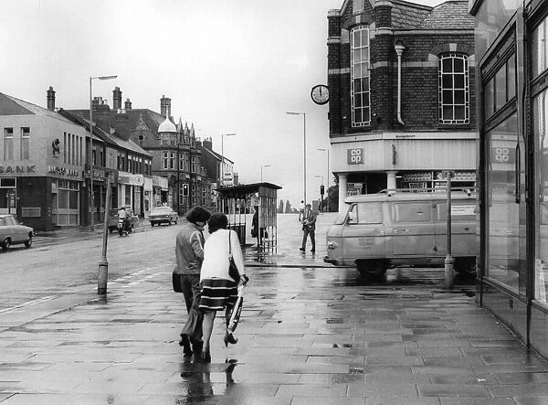 Foleshill Road shops, Coventry. 25th August 1977