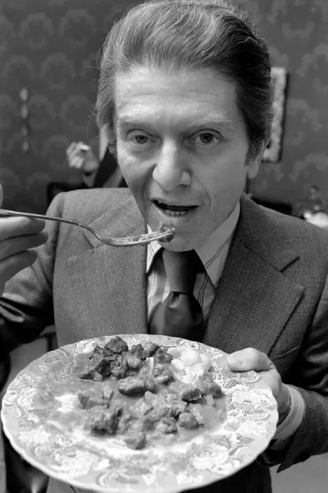Framed Print : Food critic Egan Ronay seen here at the home of the Daily Mirror Cook Sonia Allison