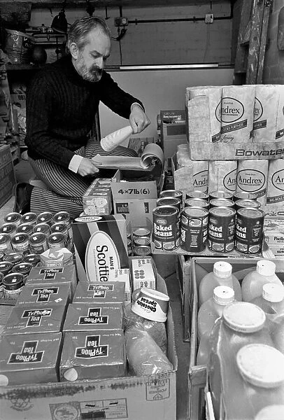 Food  /  Unusual. Mr. Ray Dallas. February 1975 75-00686 Mr. and Mrs