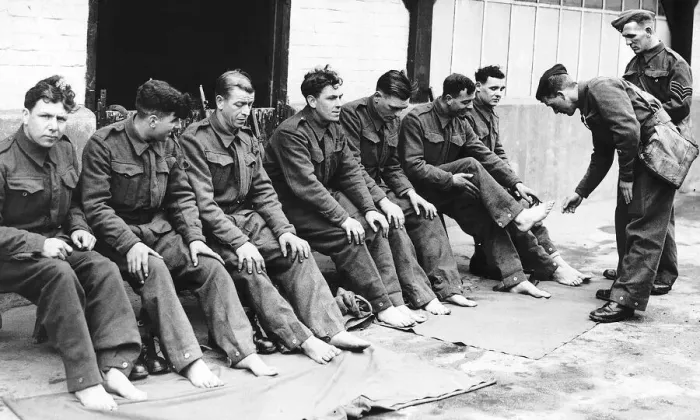 Framed Print : Foot inspection for the Kings Own Yorkshire Light Infantry during WW2 1940 Framed Print : Foot inspection for the Kings Own Yorkshire Light Infantry during WW2 1940