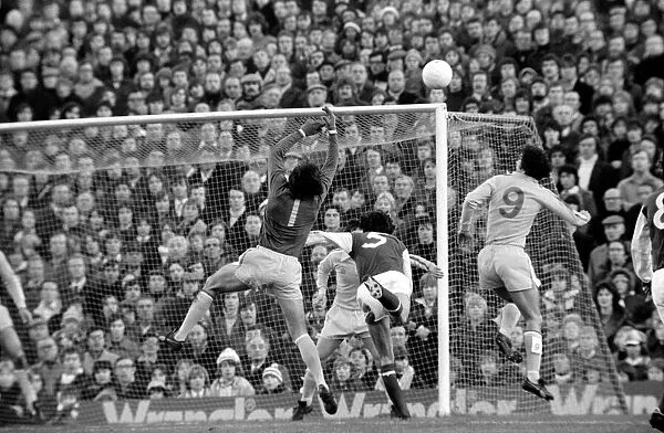 Football: Arsenal (1) vs. Leeds United (1). Division I. January 1977 77-00029-047