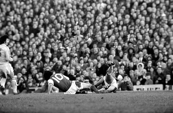 Football: Arsenal (1) vs. Leeds United (1). Division I. January 1977 77-00029-045