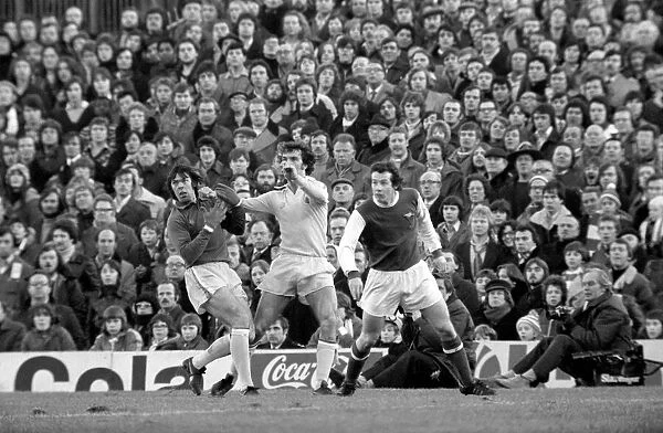 Football: Arsenal (1) vs. Leeds United (1). Division I. January 1977 77-00029-046