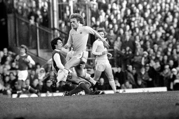 Football: Arsenal (1) vs. Leeds United (1). Division I. January 1977 77-00029-011