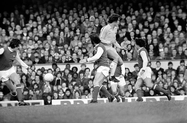 Football: Arsenal (1) vs. Leeds United (1). Division I. January 1977 77-00029-028