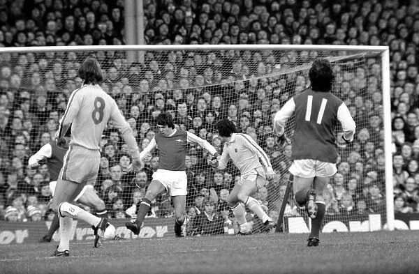 Football: Arsenal (1) vs. Leeds United (1). Division I. January 1977 77-00029-022