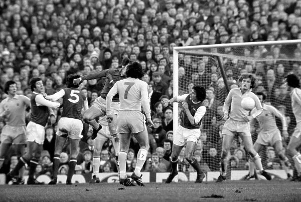 Football: Arsenal (1) vs. Leeds United (1). Division I. January 1977 77-00029-020